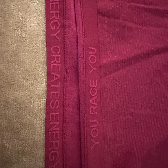 Lululemon Swiftly Tech Racerback Tank Top-waist length, color raspberry. Size 8 - Picture 4 of 7